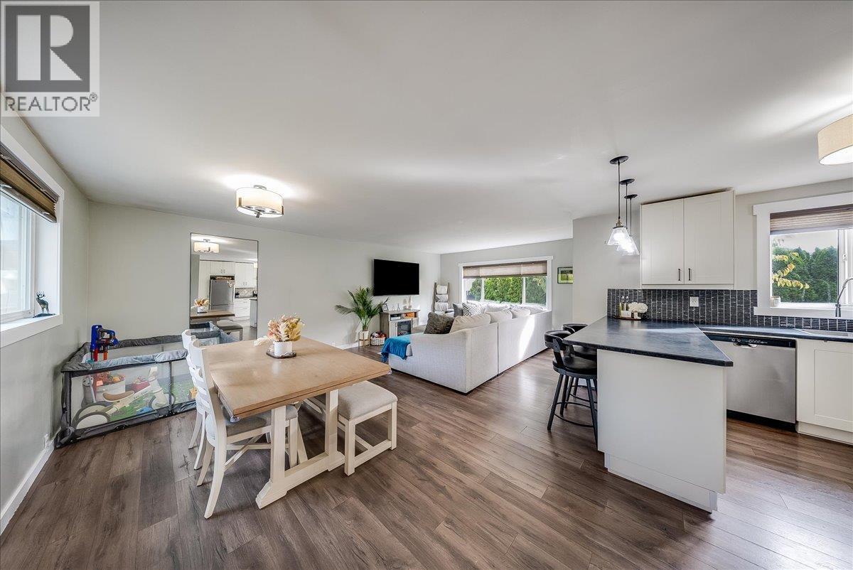710 10th Avenue, Montrose, British Columbia  V0G 1P0 - Photo 8 - 10403311