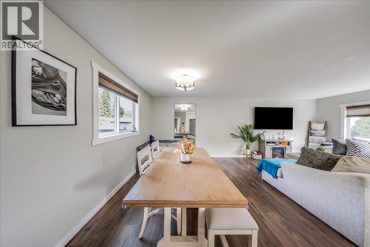 710 10th Avenue, Montrose, British Columbia  V0G 1P0 - Photo 9 - 10403311