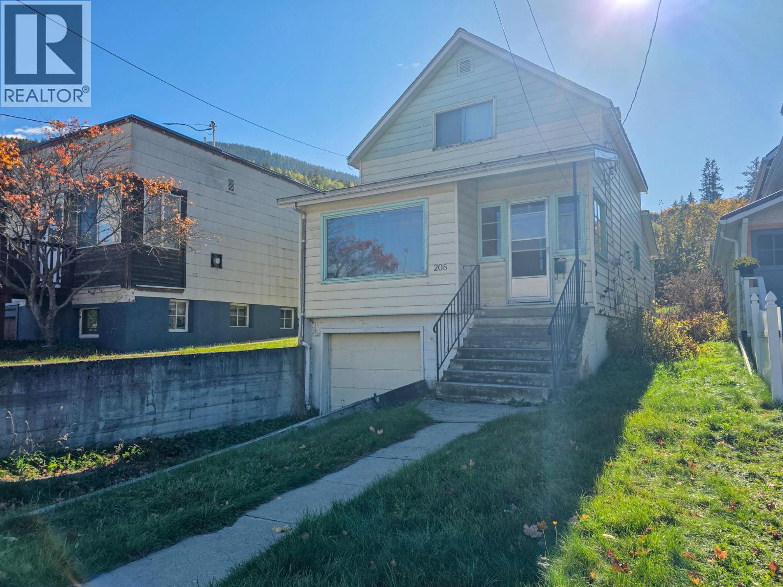 208 Anderson Street, Nelson, British Columbia  V1L 1X7 - Photo 2 - 10403646