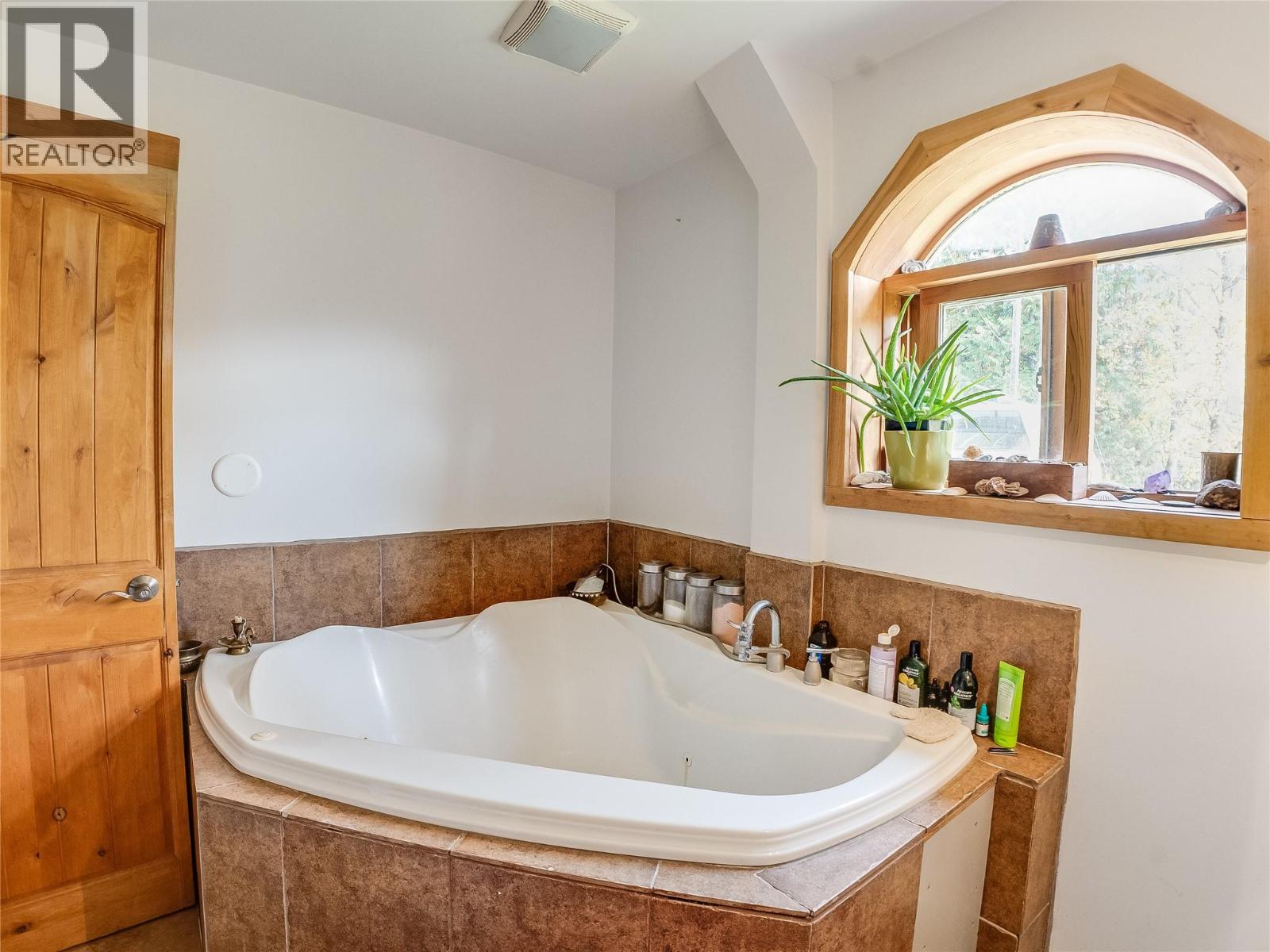 6238 Youngs Road, Winlaw, British Columbia  V0G 2J0 - Photo 38 - 10403537