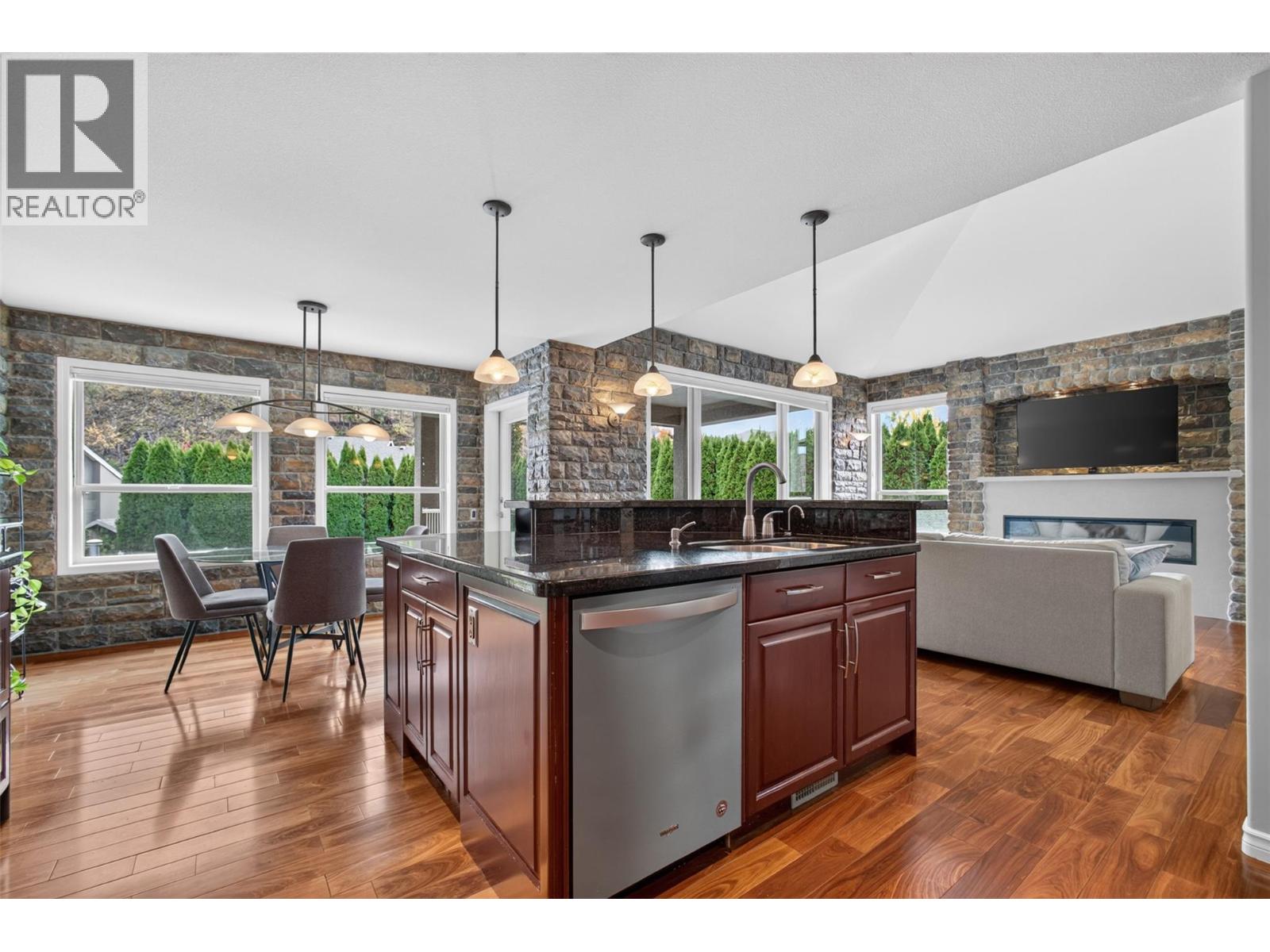 2512 Selkirk Drive, Kelowna, British Columbia  V1V 2V6 - Photo 10 - 10402781