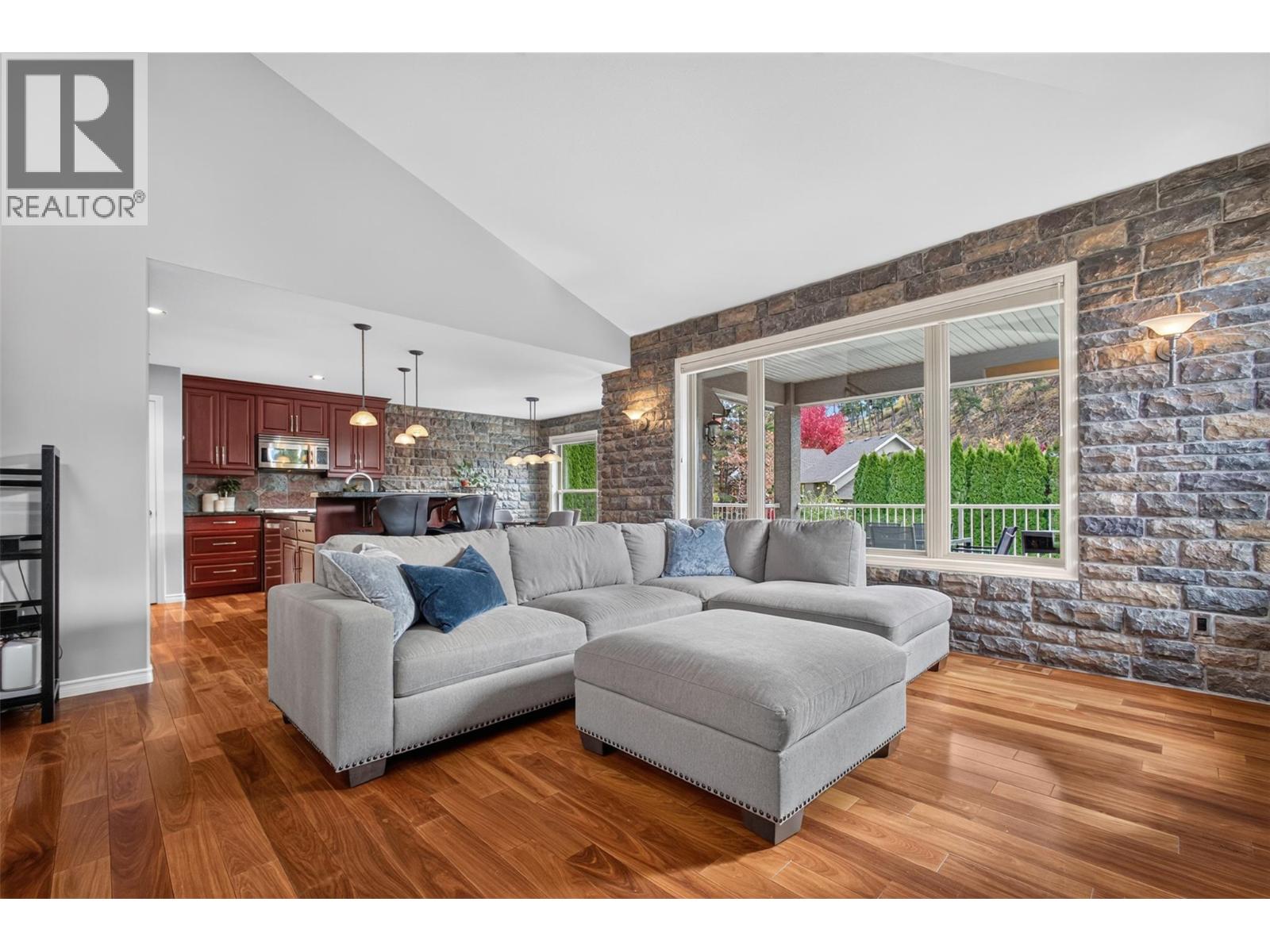 2512 Selkirk Drive, Kelowna, British Columbia  V1V 2V6 - Photo 3 - 10402781