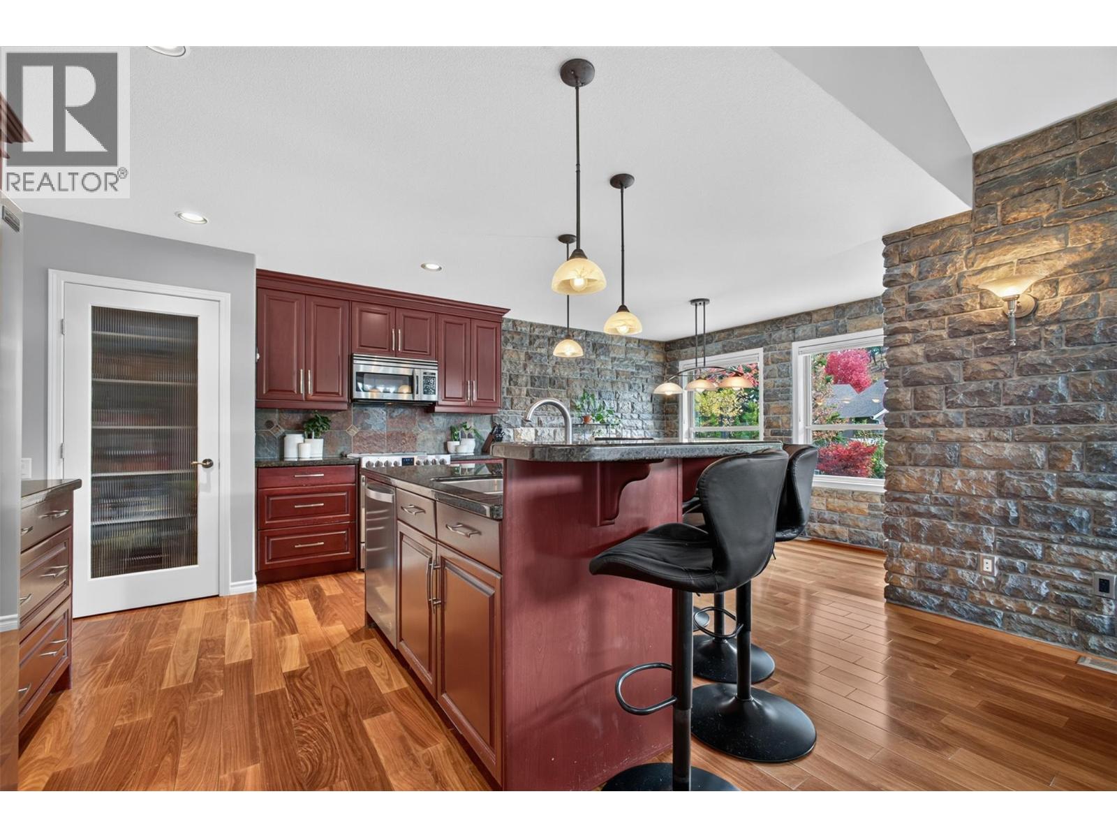 2512 Selkirk Drive, Kelowna, British Columbia  V1V 2V6 - Photo 9 - 10402781