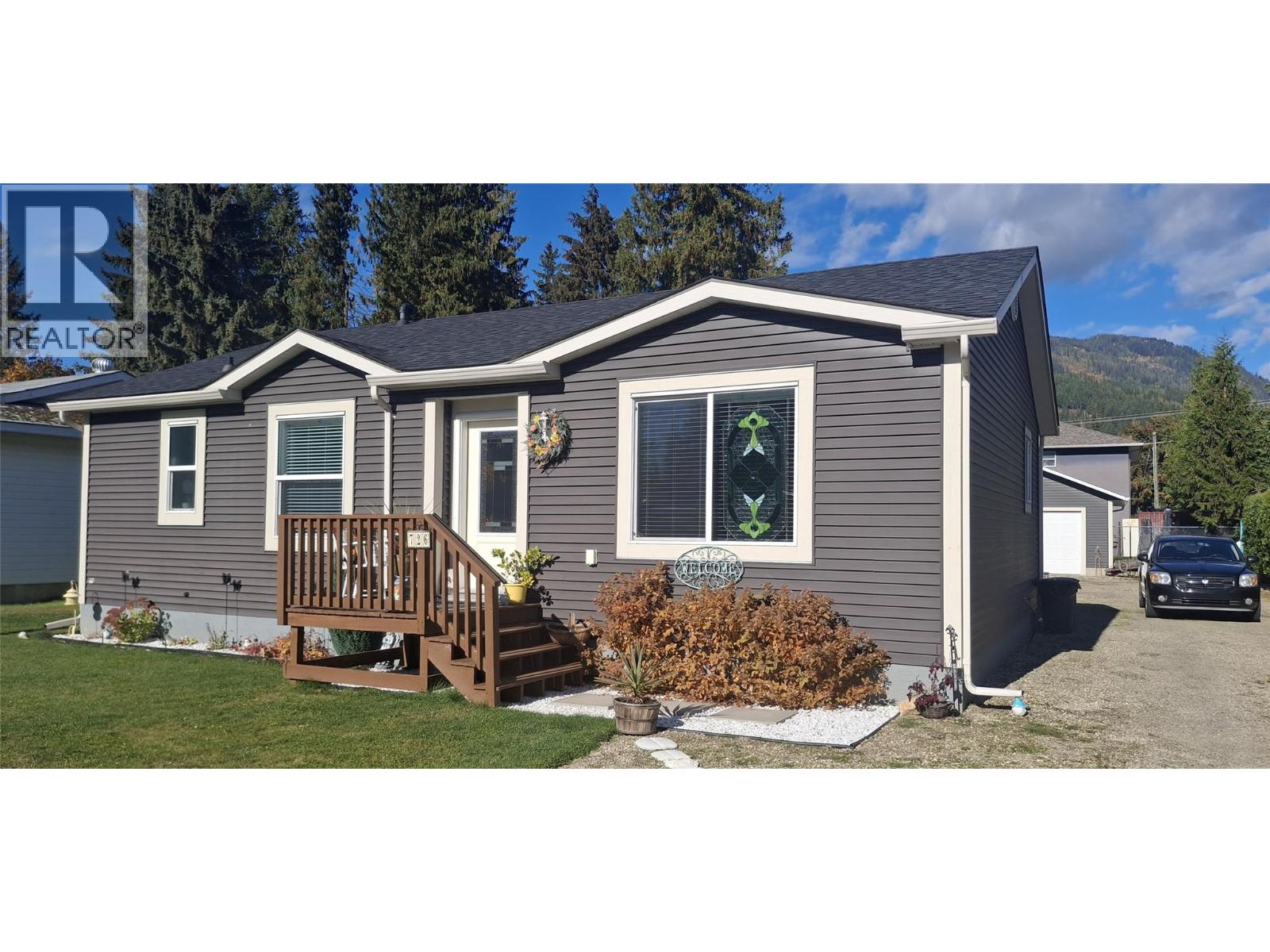 726 Whitehead Street, Sicamous, British Columbia  V0E 2V1 - Photo 1 - 10403681