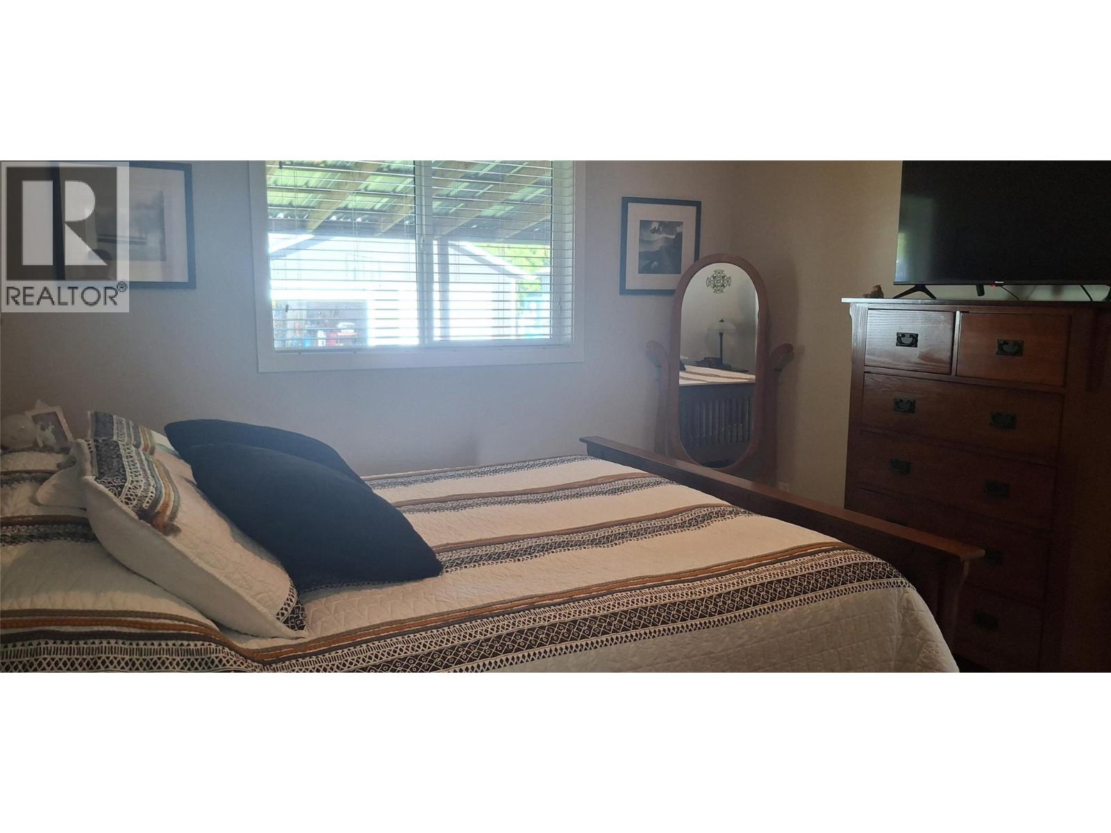 726 Whitehead Street, Sicamous, British Columbia  V0E 2V1 - Photo 13 - 10403681