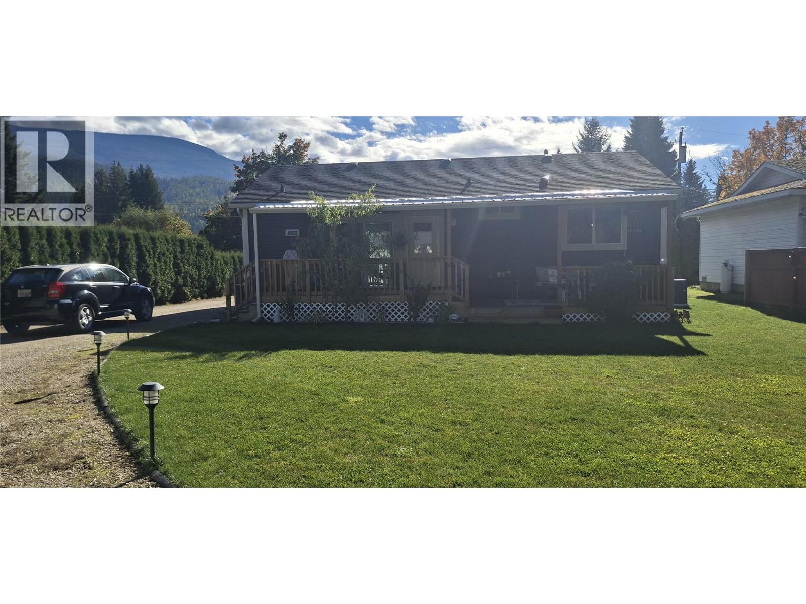 726 Whitehead Street, Sicamous, British Columbia  V0E 2V1 - Photo 25 - 10403681