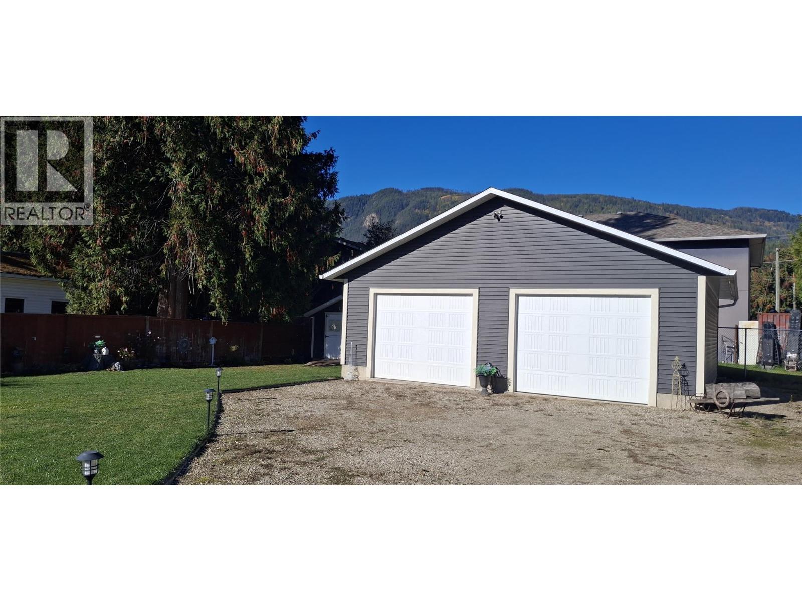726 Whitehead Street, Sicamous, British Columbia  V0E 2V1 - Photo 37 - 10403681