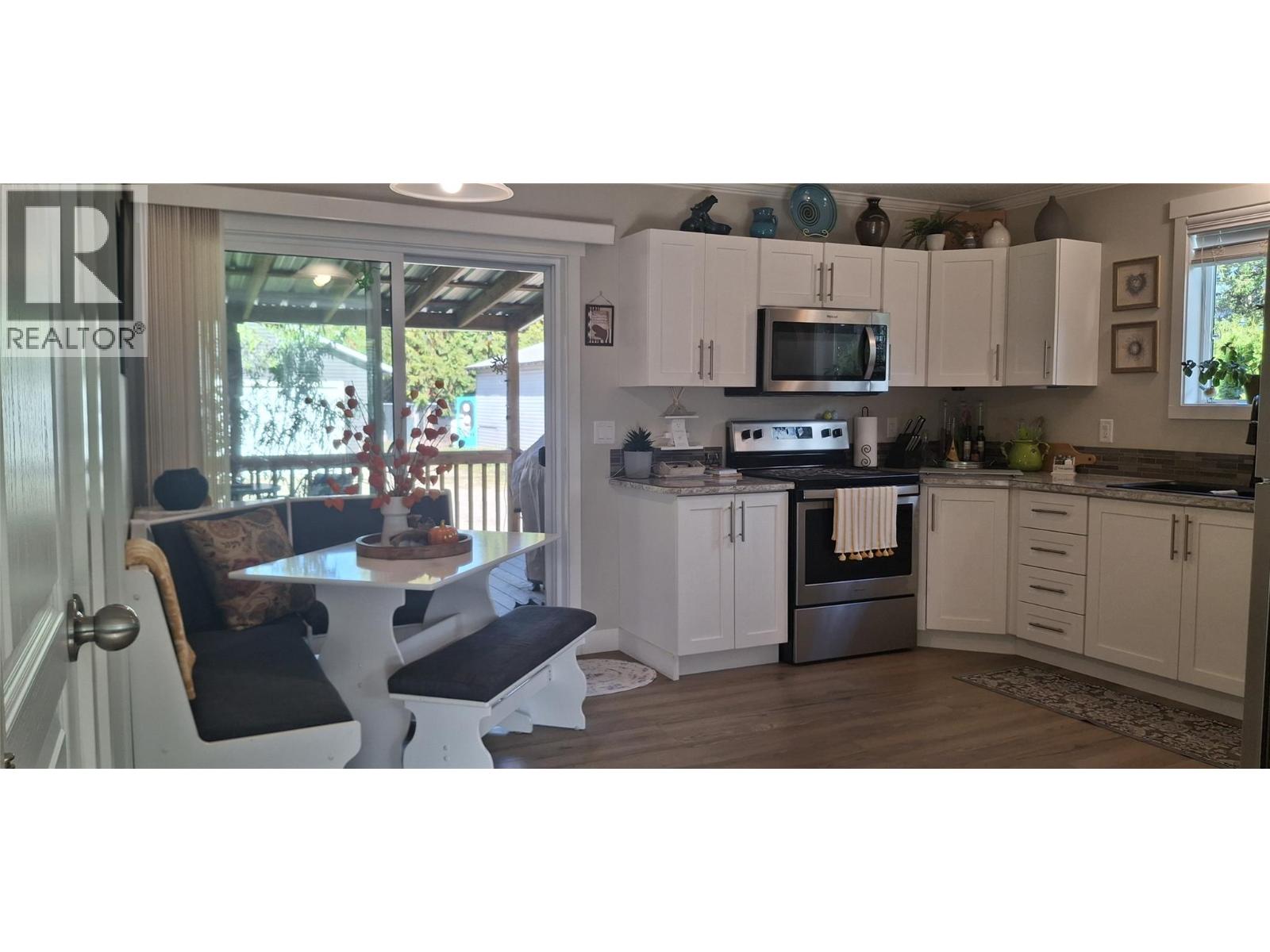 726 Whitehead Street, Sicamous, British Columbia  V0E 2V1 - Photo 5 - 10403681