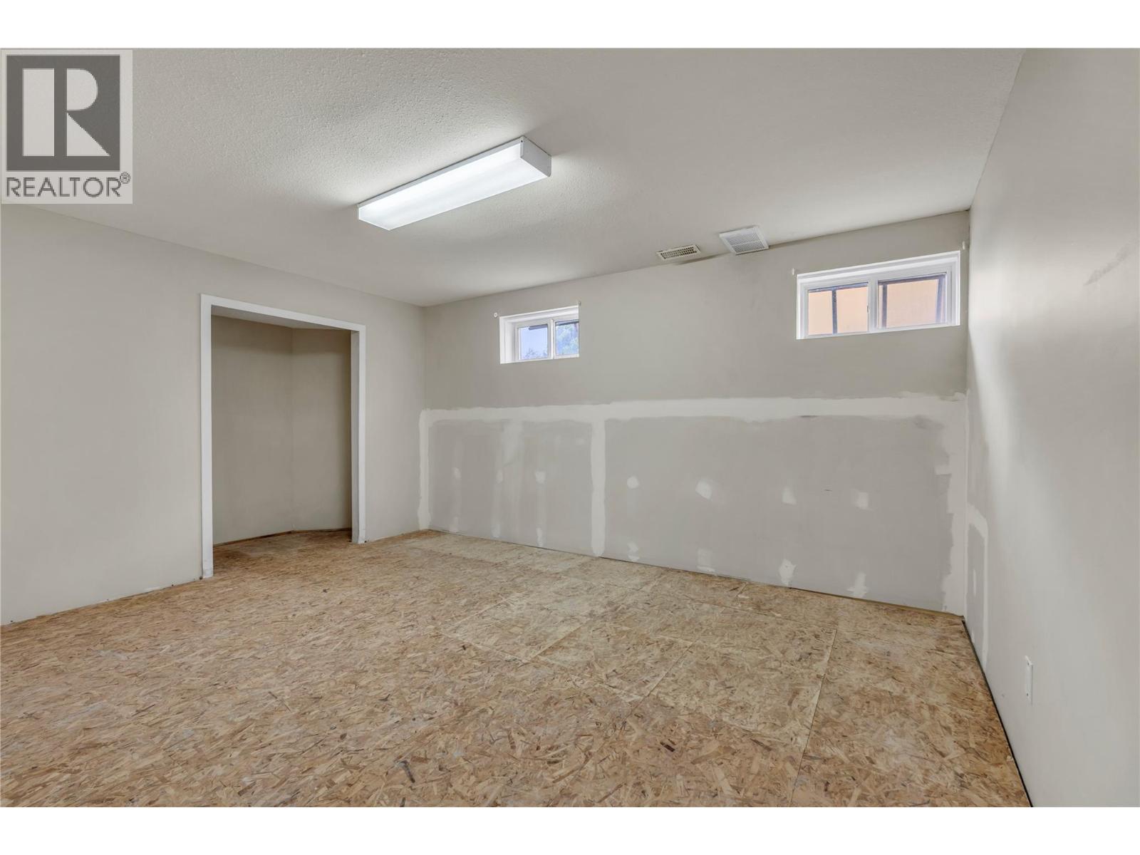 448 Ridge Place, Penticton, British Columbia  V2A 8N7 - Photo 40 - 10403606