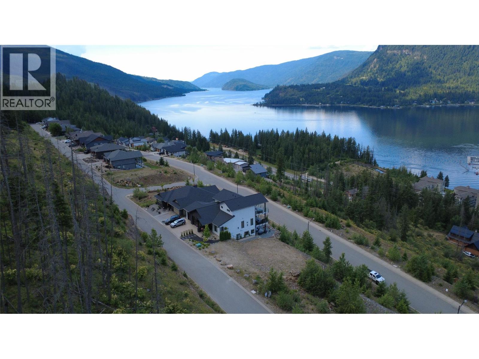 258 Bayview Drive, Sicamous, British Columbia  V0E 2V1 - Photo 2 - 10403365