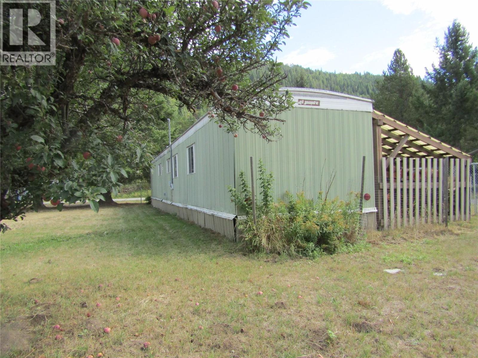 555 Kimberley N Avenue, Greenwood, British Columbia  V0J 1J0 - Photo 3 - 10400106