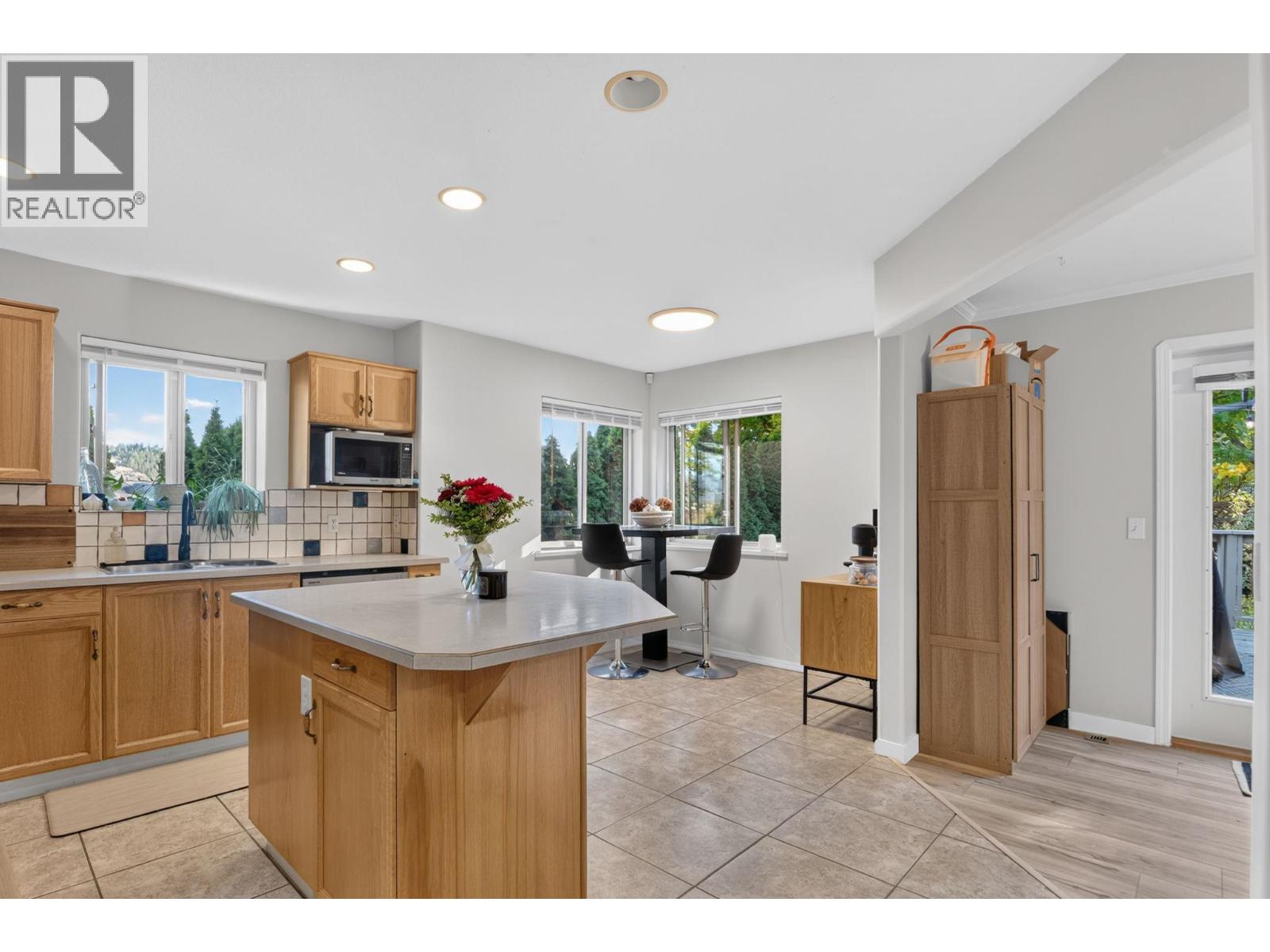 1759 Spruceglen Drive, Kelowna, British Columbia  V1V 1S8 - Photo 2 - 10403814