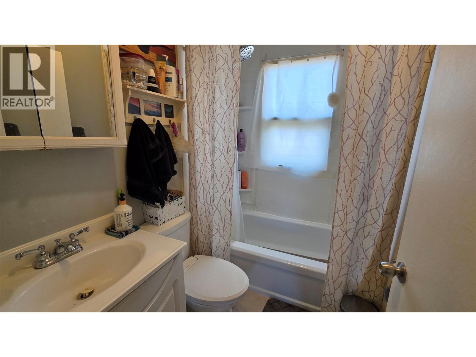 4818 / 4820 49 Avenue, Pouce Coupe, British Columbia  V0C 2C0 - Photo 2 - 10403822