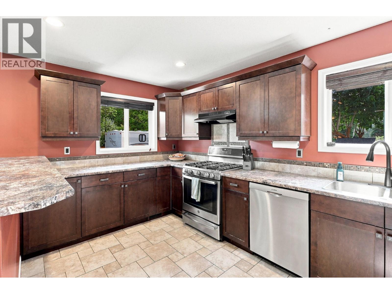 326 Stiles Street, Kimberley, British Columbia  V1A 1G5 - Photo 6 - 10403757