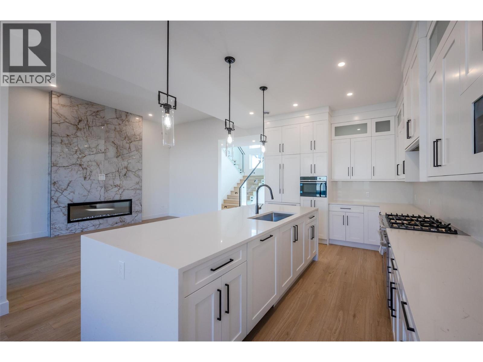 1125 Antler Drive, Penticton, British Columbia  V2A 9G6 - Photo 2 - 10403762