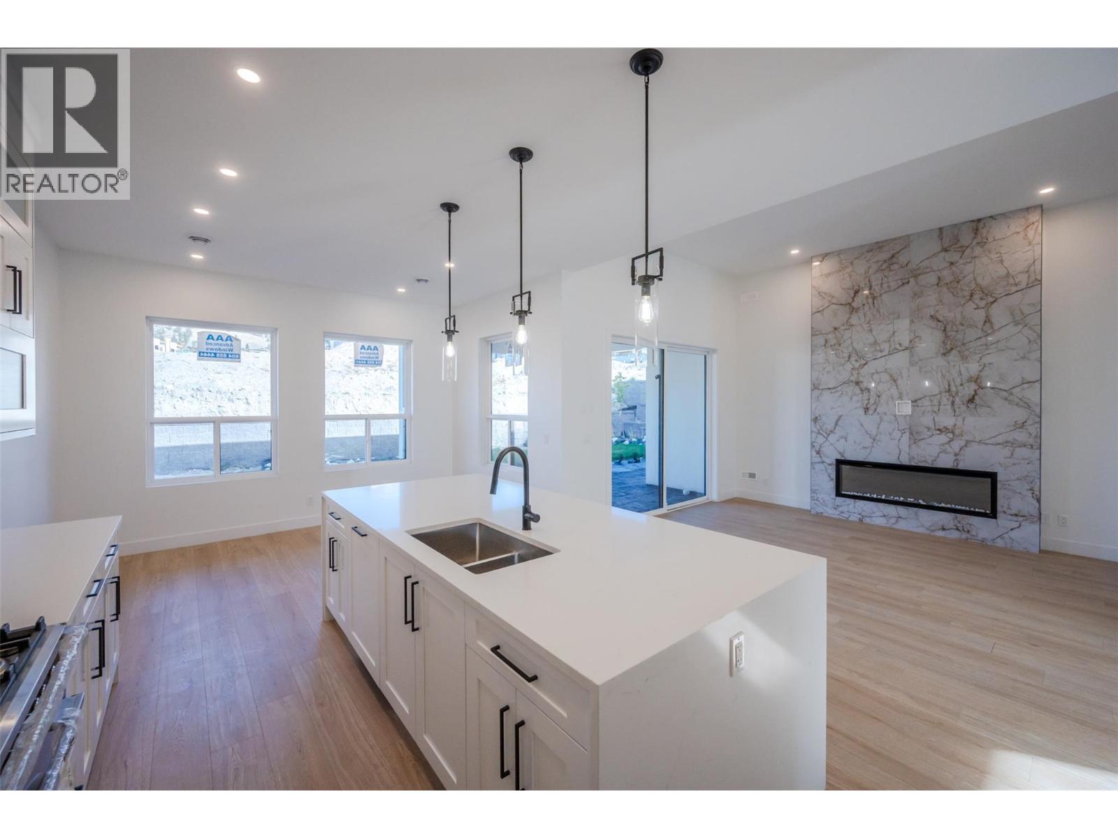 1125 Antler Drive, Penticton, British Columbia  V2A 9G6 - Photo 3 - 10403762