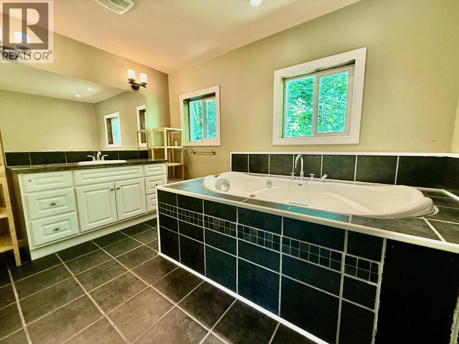 4019 Saunders Road, Passmore, British Columbia  V0G 2J0 - Photo 18 - 10403794