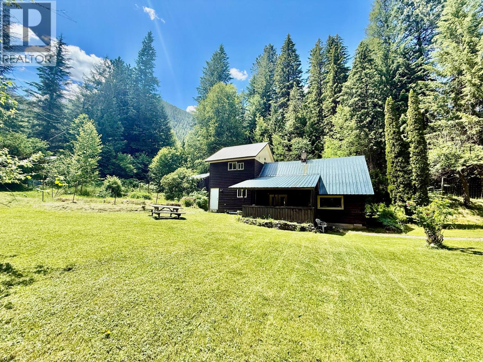 4019 Saunders Road, Passmore, British Columbia  V0G 2J0 - Photo 3 - 10403794