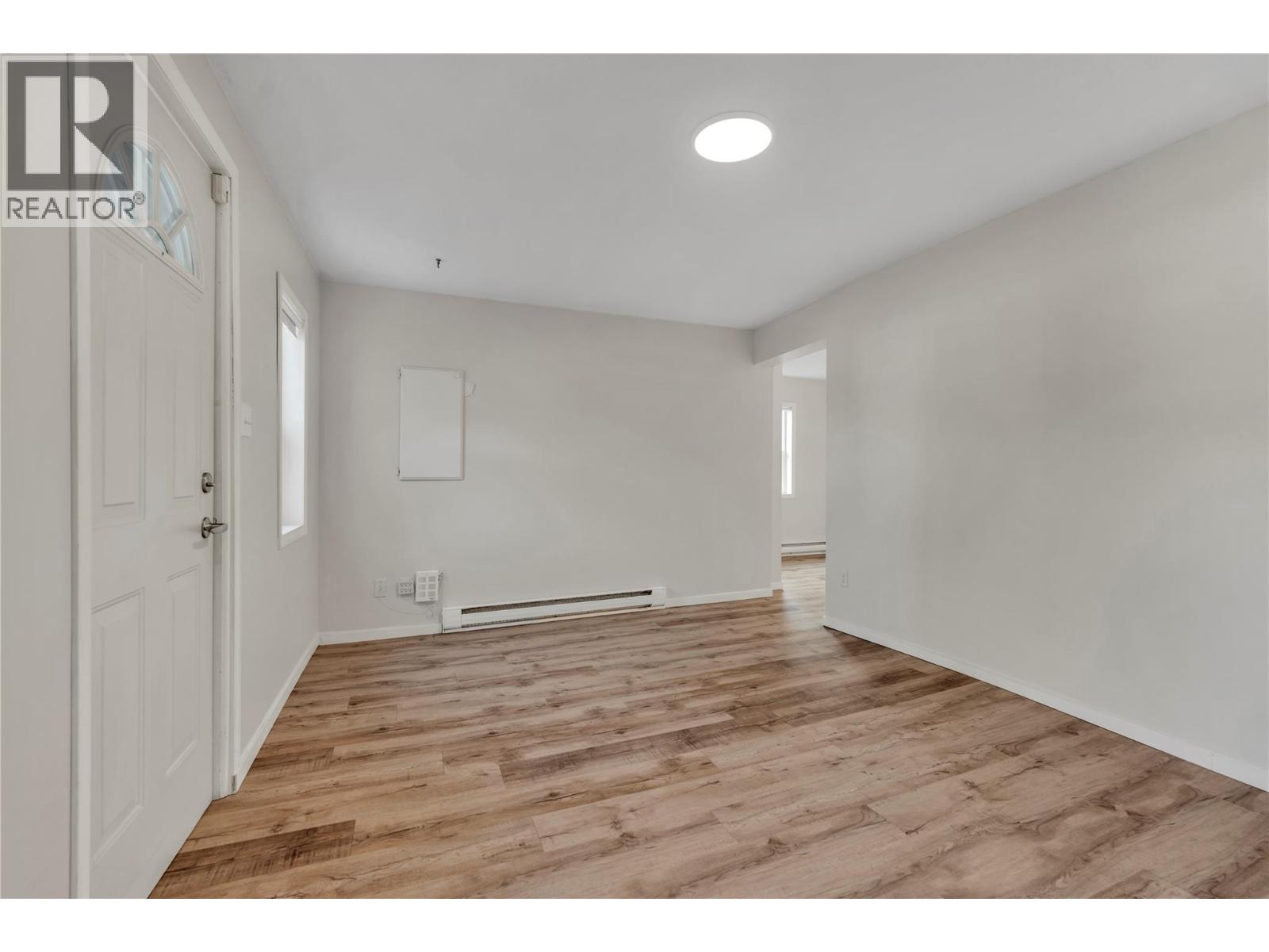 468 Wade Avenue W, Penticton, British Columbia  V2A 1V4 - Photo 4 - 10403811