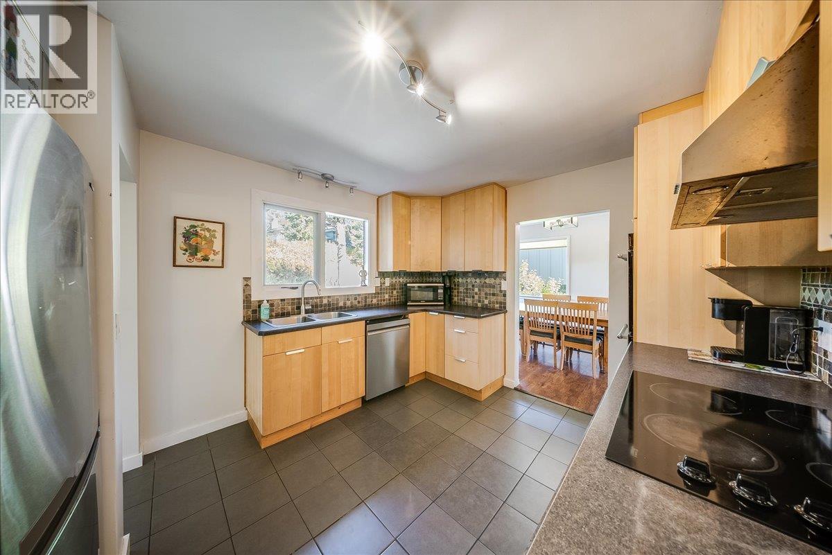 2603 Maple Crescent, Rossland, British Columbia  V0G 1Y0 - Photo 14 - 10403800