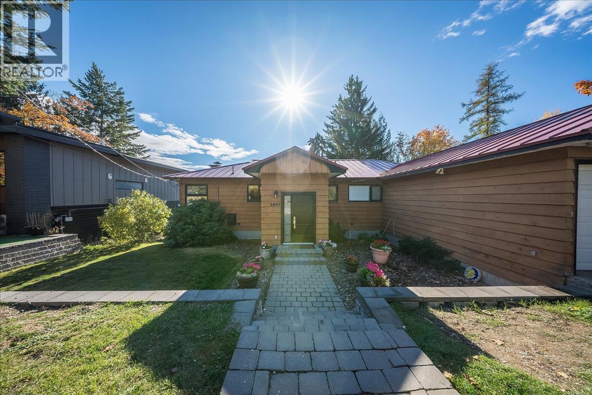 2603 Maple Crescent, Rossland, British Columbia  V0G 1Y0 - Photo 3 - 10403800