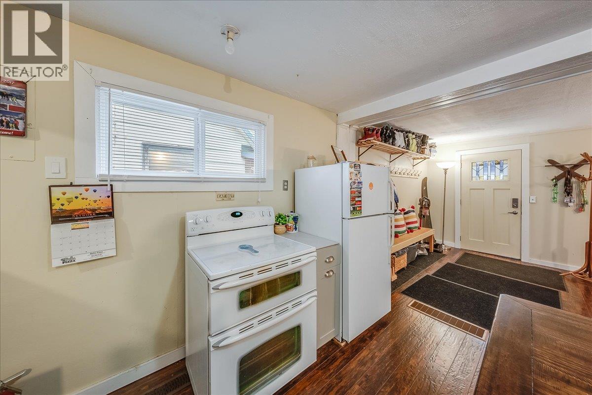 1653 Harasin Alley, Rossland, British Columbia  V0G 1Y0 - Photo 11 - 10403827