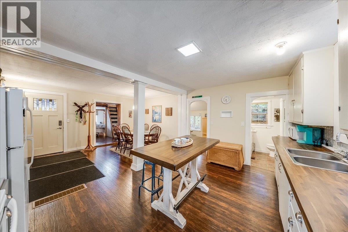 1653 Harasin Alley, Rossland, British Columbia  V0G 1Y0 - Photo 13 - 10403827