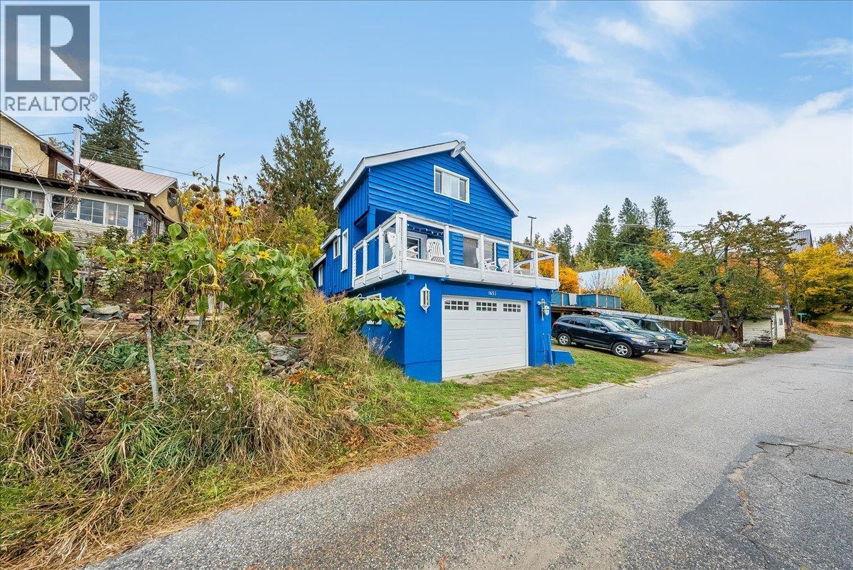 1653 Harasin Alley, Rossland, British Columbia  V0G 1Y0 - Photo 4 - 10403827