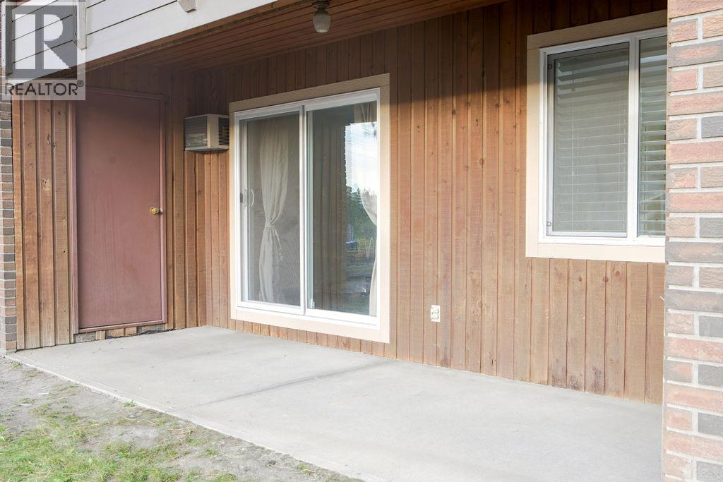 44 Whiteshield Crescent S Unit# 301, Kamloops, British Columbia  V2E 2J1 - Photo 2 - 10403806
