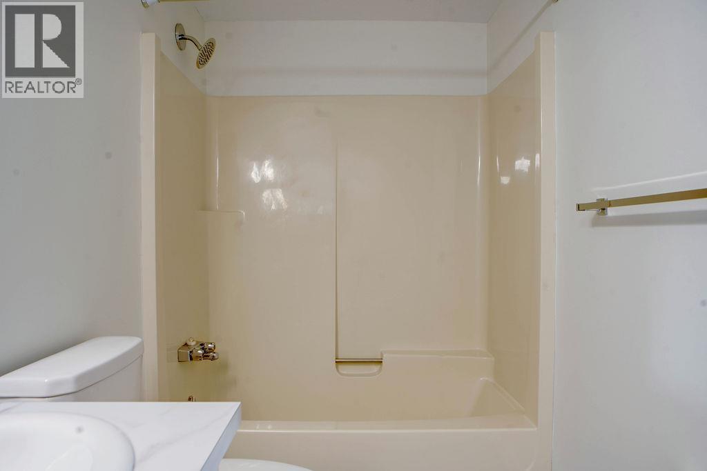 44 Whiteshield Crescent S Unit# 301, Kamloops, British Columbia  V2E 2J1 - Photo 24 - 10403806