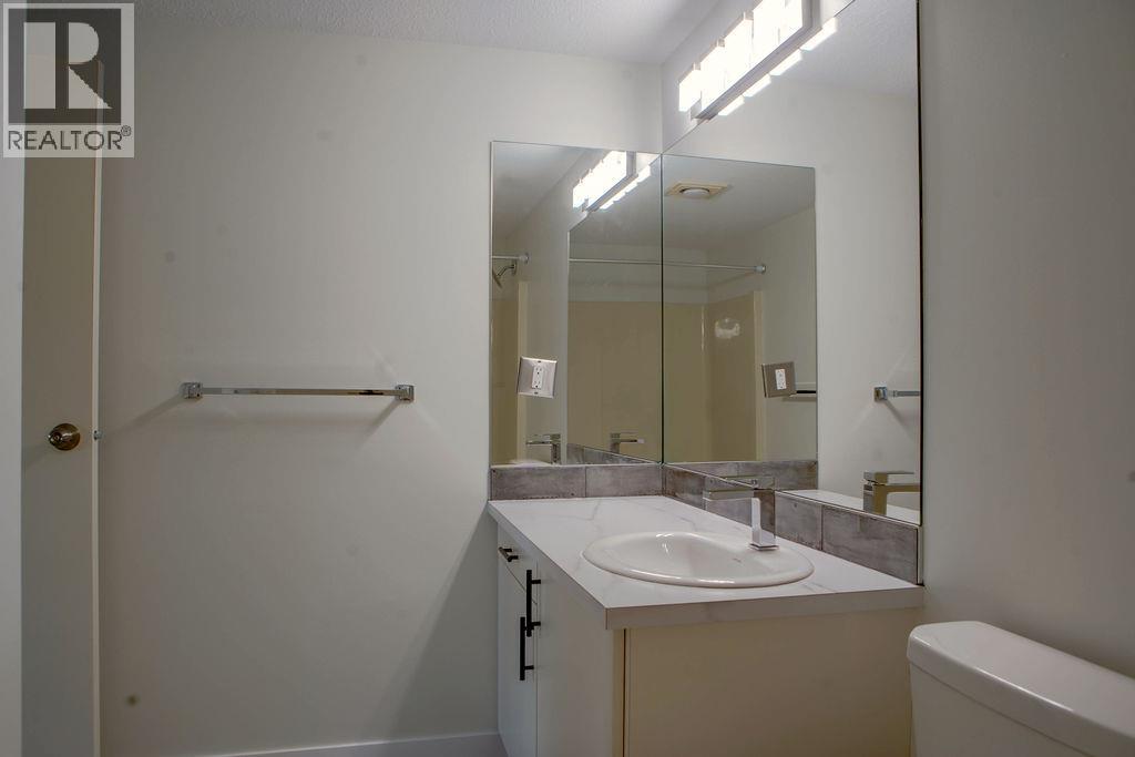 44 Whiteshield Crescent S Unit# 301, Kamloops, British Columbia  V2E 2J1 - Photo 25 - 10403806
