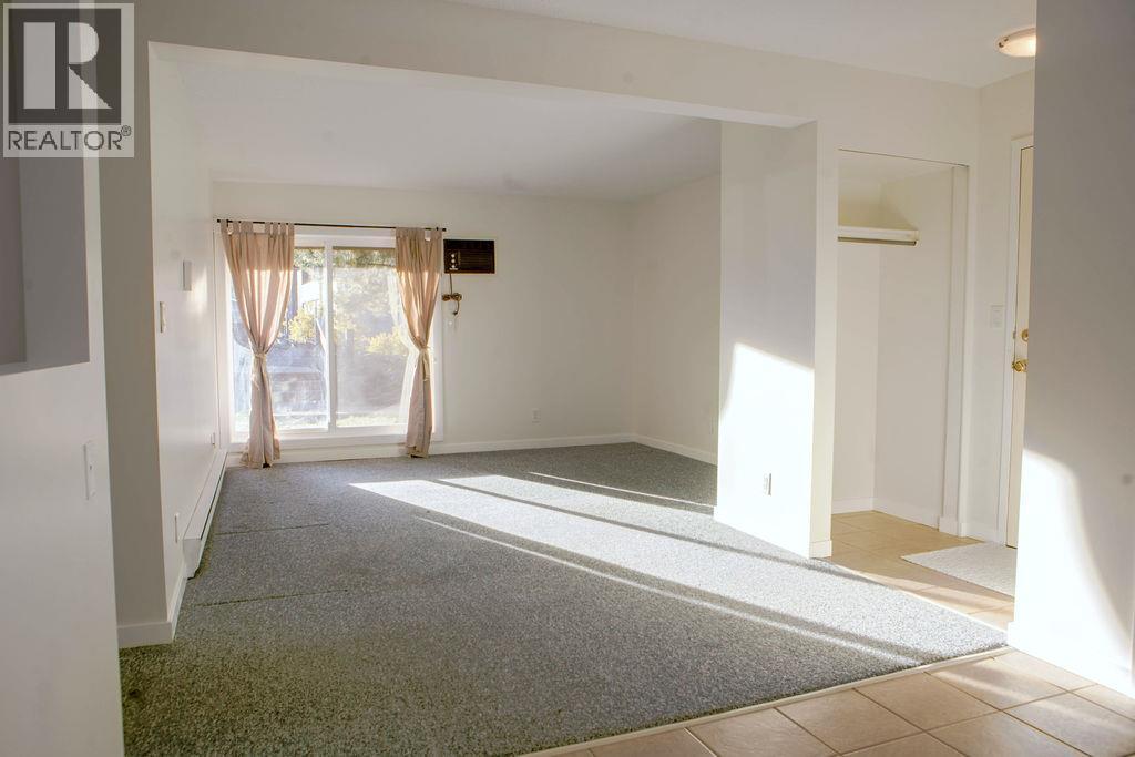 44 Whiteshield Crescent S Unit# 301, Kamloops, British Columbia  V2E 2J1 - Photo 3 - 10403806