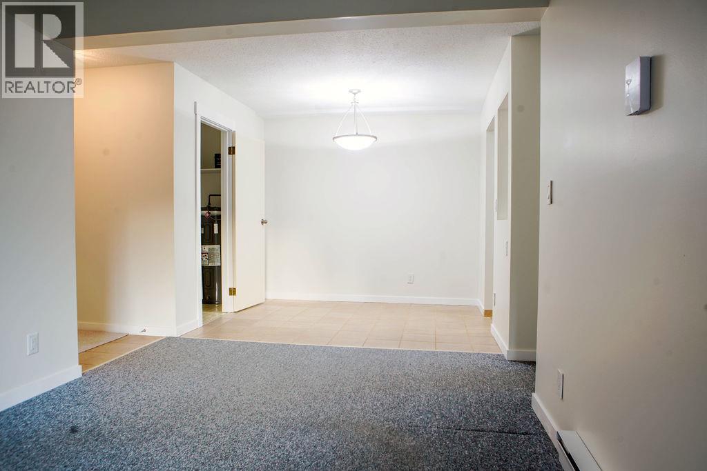 44 Whiteshield Crescent S Unit# 301, Kamloops, British Columbia  V2E 2J1 - Photo 4 - 10403806