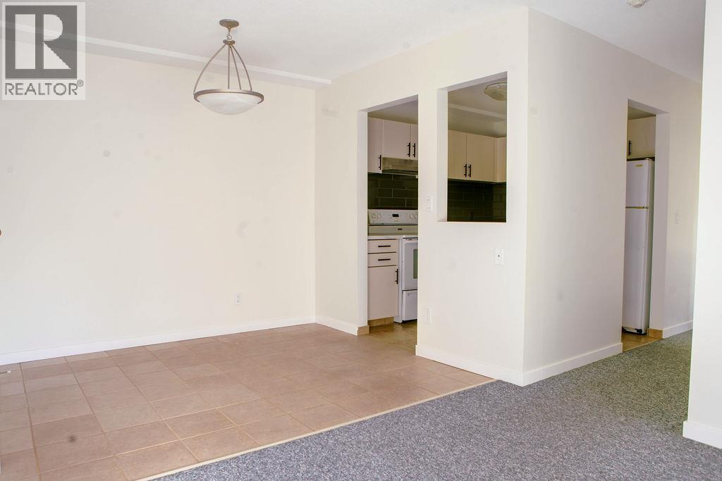 44 Whiteshield Crescent S Unit# 301, Kamloops, British Columbia  V2E 2J1 - Photo 5 - 10403806