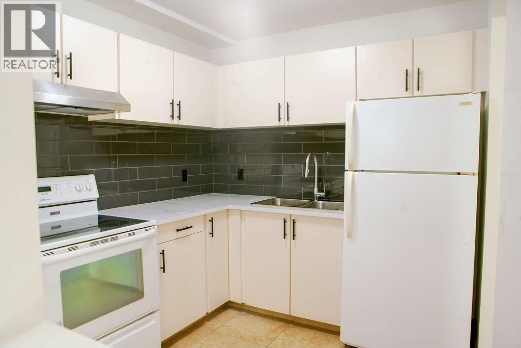 44 Whiteshield Crescent S Unit# 301, Kamloops, British Columbia  V2E 2J1 - Photo 6 - 10403806