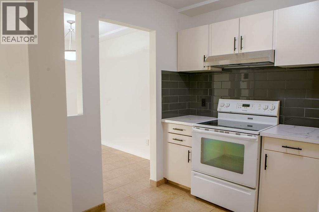 44 Whiteshield Crescent S Unit# 301, Kamloops, British Columbia  V2E 2J1 - Photo 7 - 10403806