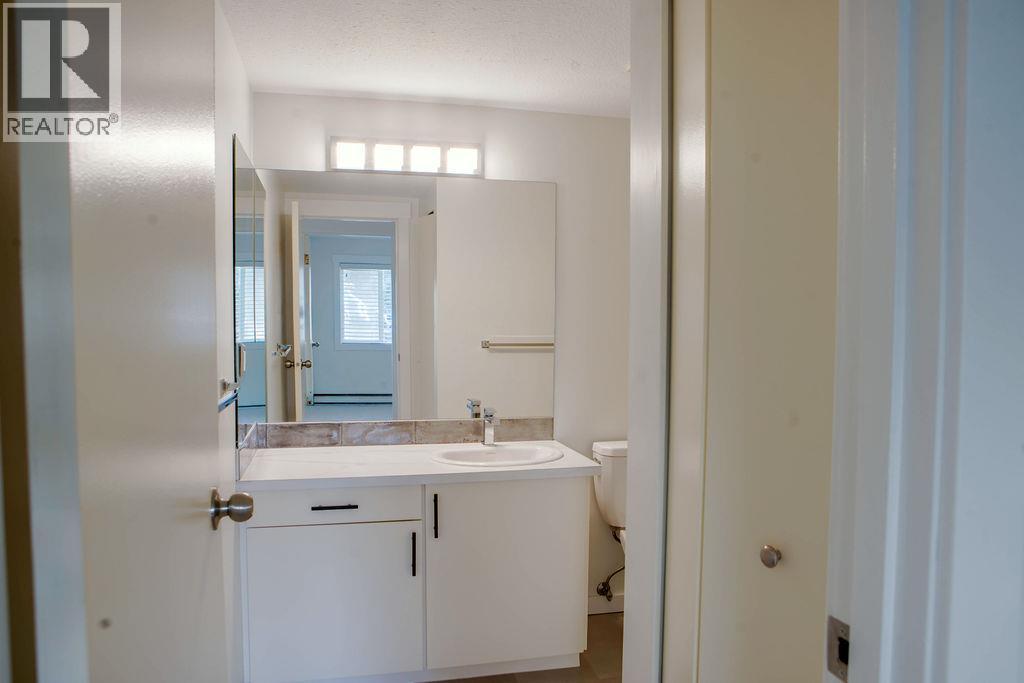44 Whiteshield Crescent S Unit# 301, Kamloops, British Columbia  V2E 2J1 - Photo 8 - 10403806