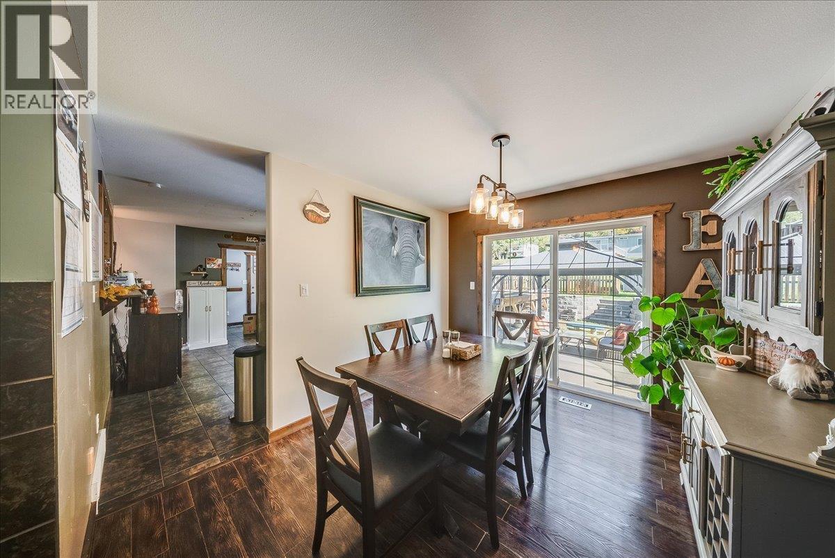 2045 Raspberry Road, Castlegar, British Columbia  V1N 4T6 - Photo 11 - 10403496