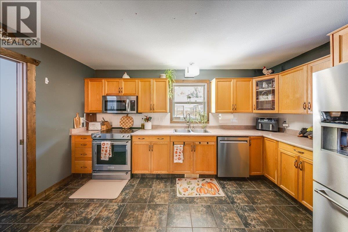 2045 Raspberry Road, Castlegar, British Columbia  V1N 4T6 - Photo 14 - 10403496