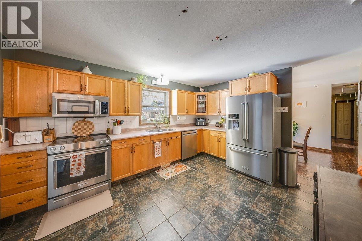 2045 Raspberry Road, Castlegar, British Columbia  V1N 4T6 - Photo 15 - 10403496