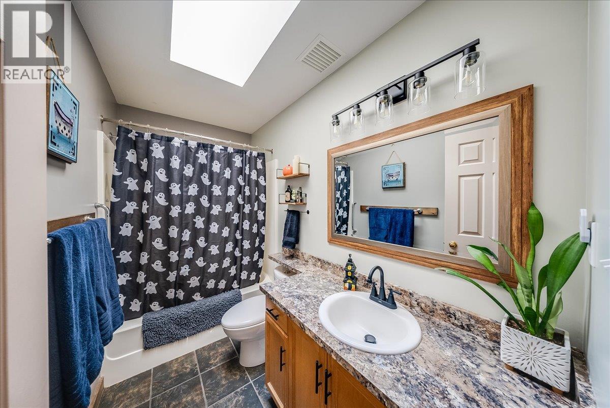 2045 Raspberry Road, Castlegar, British Columbia  V1N 4T6 - Photo 22 - 10403496