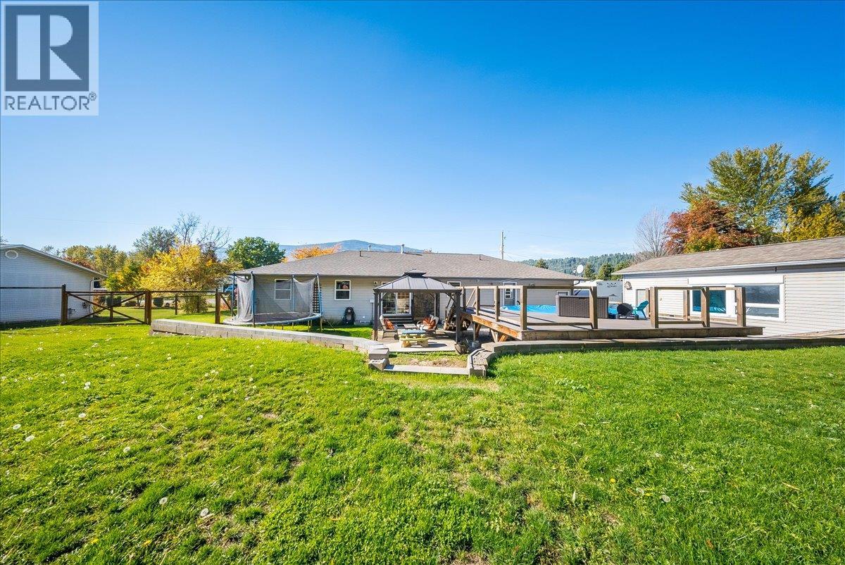 2045 Raspberry Road, Castlegar, British Columbia  V1N 4T6 - Photo 4 - 10403496
