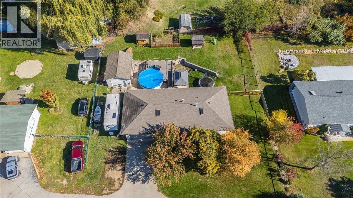 2045 Raspberry Road, Castlegar, British Columbia  V1N 4T6 - Photo 5 - 10403496