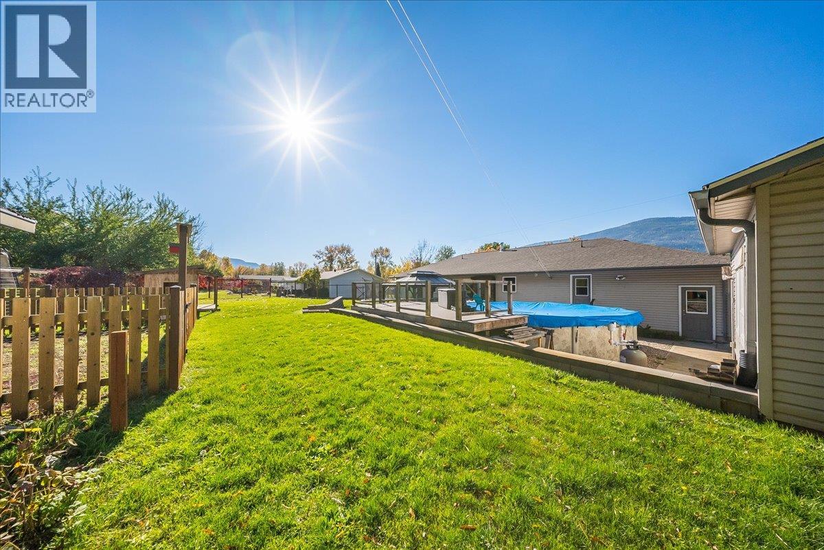 2045 Raspberry Road, Castlegar, British Columbia  V1N 4T6 - Photo 53 - 10403496