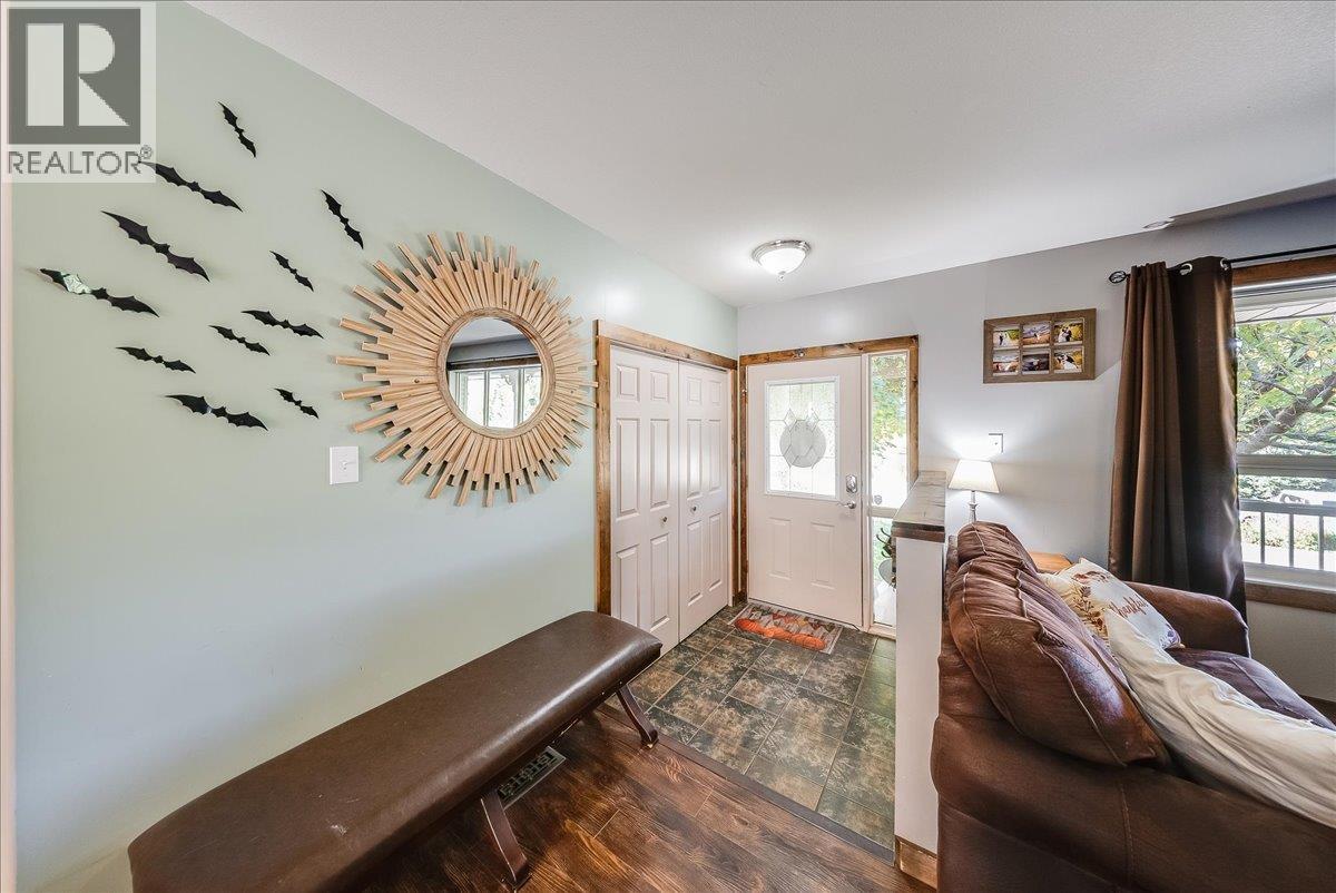 2045 Raspberry Road, Castlegar, British Columbia  V1N 4T6 - Photo 7 - 10403496