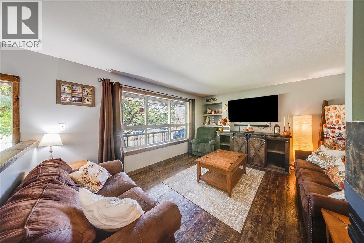 2045 Raspberry Road, Castlegar, British Columbia  V1N 4T6 - Photo 8 - 10403496