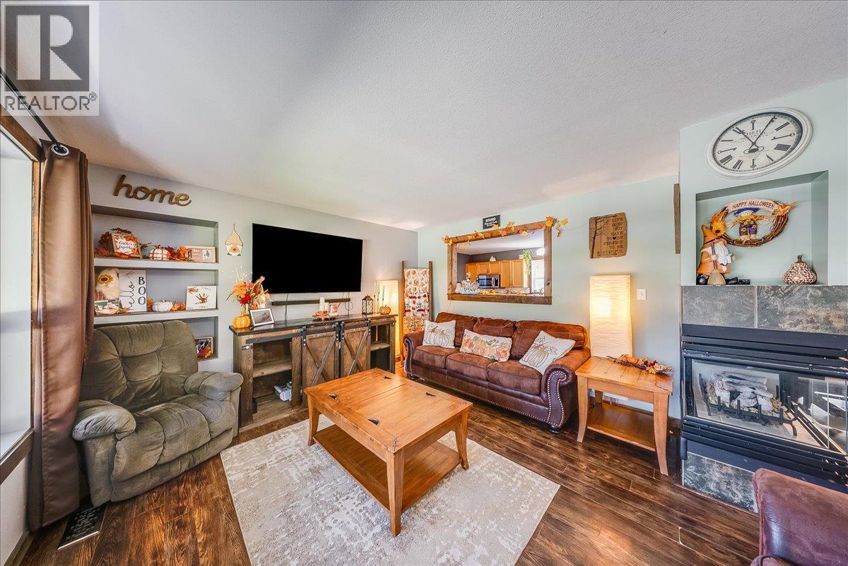 2045 Raspberry Road, Castlegar, British Columbia  V1N 4T6 - Photo 9 - 10403496