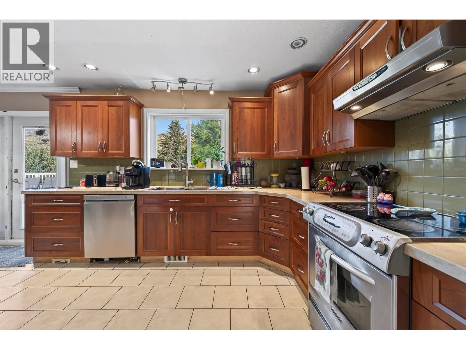 3575 Westsyde Road, Kamloops, British Columbia  V2B 7H5 - Photo 9 - 10403815