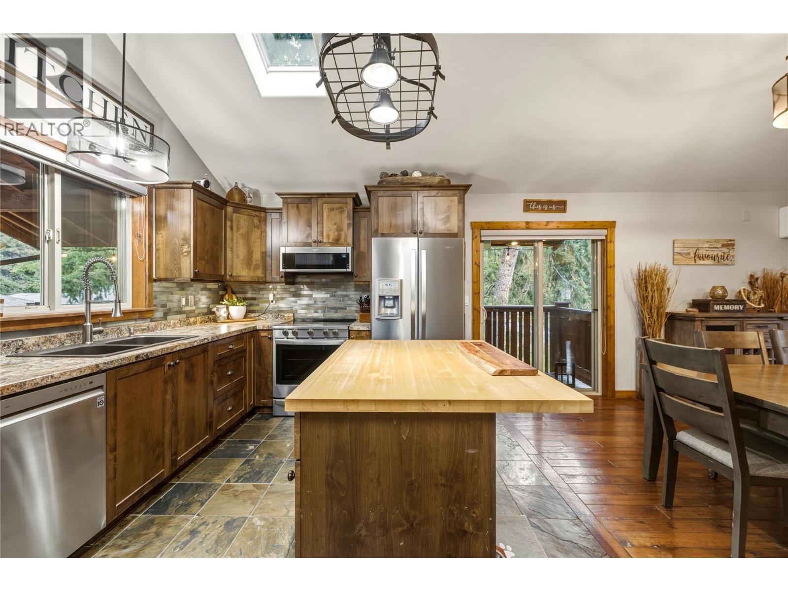 225 Falcon Avenue, Vernon, British Columbia  V1H 2A1 - Photo 6 - 10403818