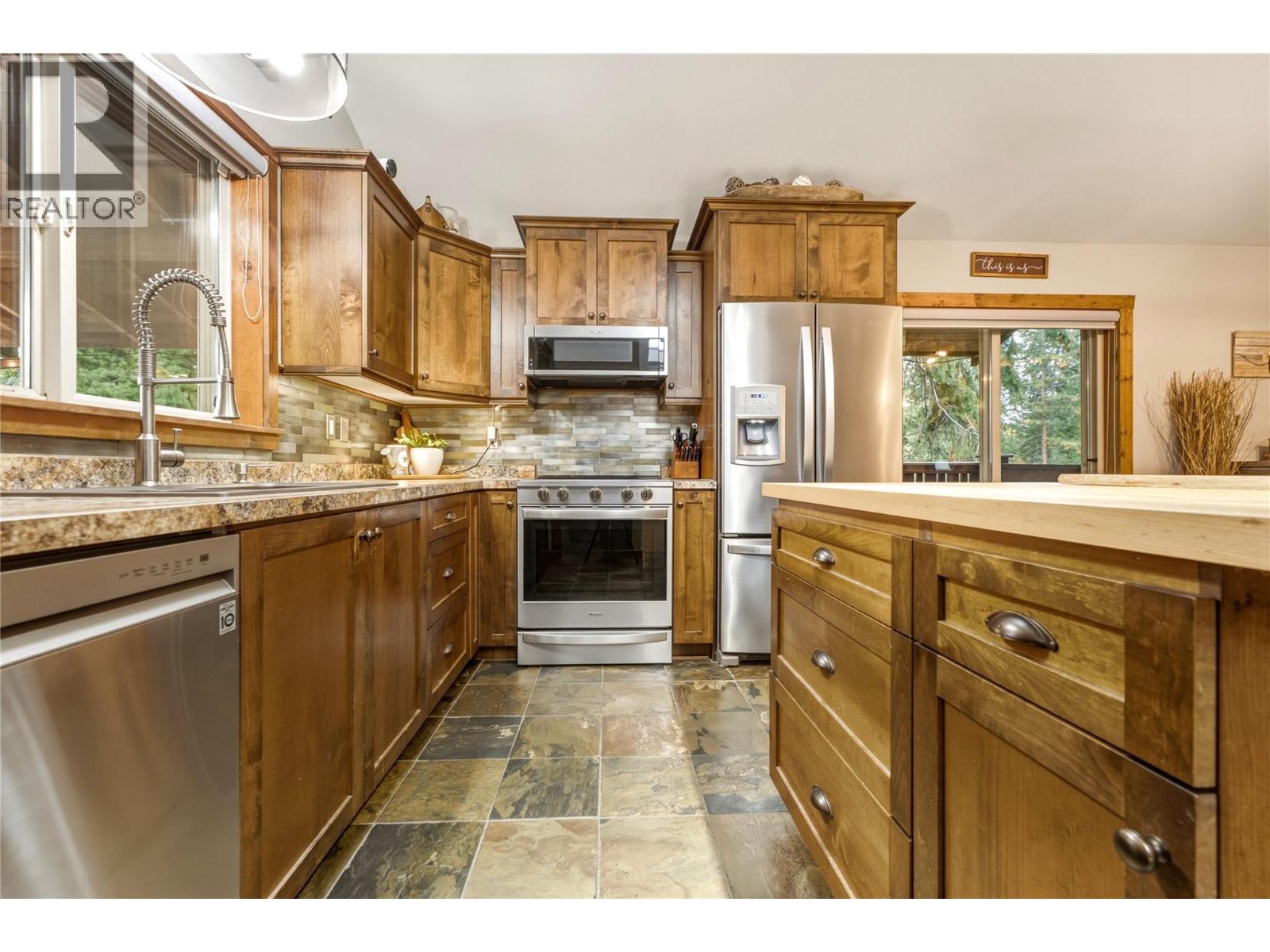 225 Falcon Avenue, Vernon, British Columbia  V1H 2A1 - Photo 7 - 10403818